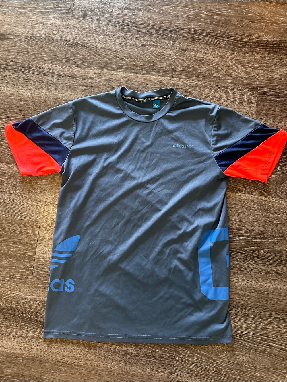 adidas Originals Men's S Gray Blue Orange Colorblock Crew Neck Run Tee soccer